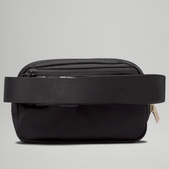 Black/Gold Lululemon Everywhere Belt Bag with NEW Bag NWT - Picture 4 of 9